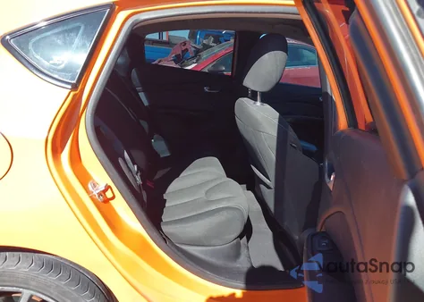 2013 Dodge Dart Sxt z USA, uszkodzony, nr VIN 1C3CDFBA8DD310989